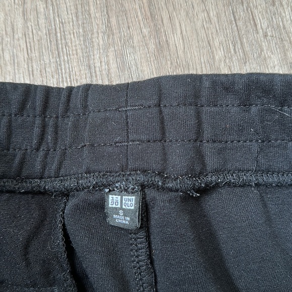 Men’s Uniqlo Athleisure Black Jogger - Picture 6 of 9